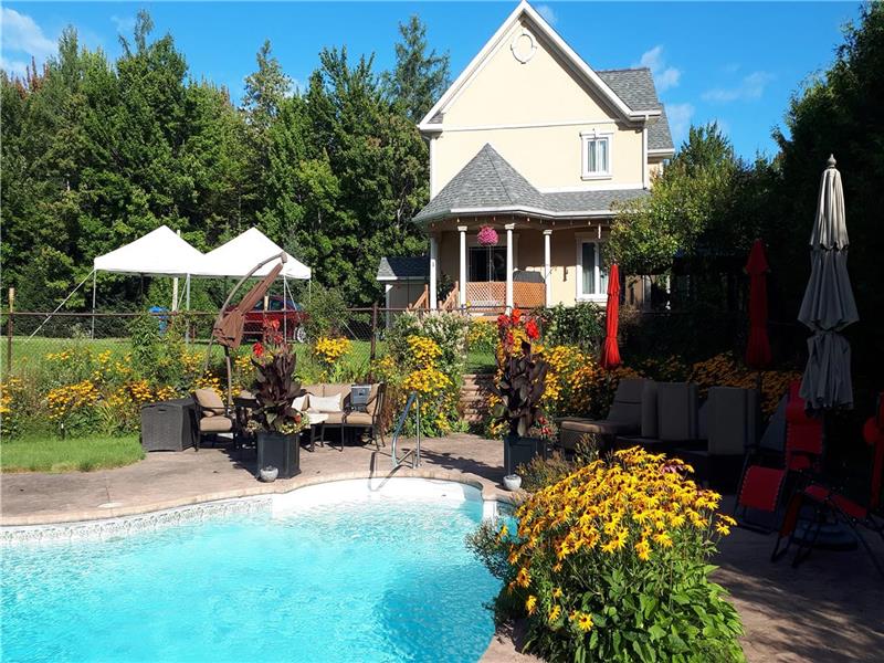 Maison aux Mésanges, tranquilité, intimité, confort à 20 min de Granby et Bromont. Venez en profiter