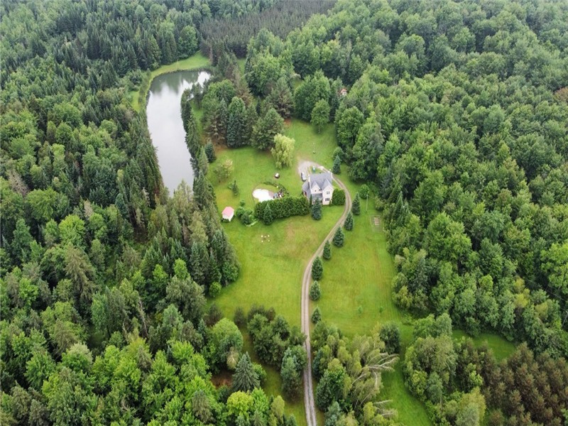 Maison aux Mésanges, tranquilité, intimité, confort à 20 min de Granby et Bromont. Venez en profiter