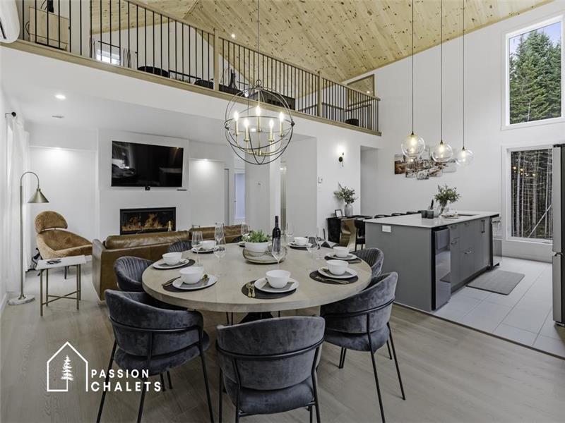 * PASSION CHALETS *| LE PETIT FRONTENAC | SPA - SAUNA - POOL - BILLIARDS - FIREPLACE - PRESTIGE