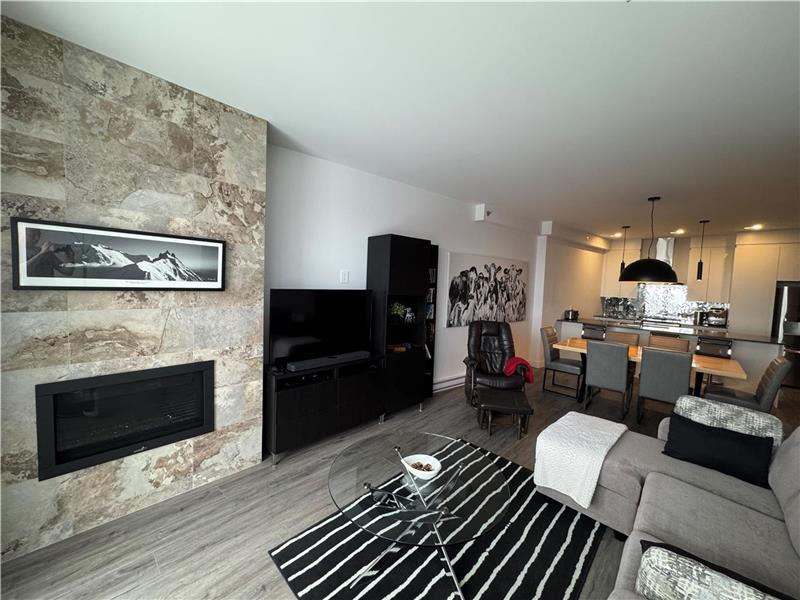 Le vrai ski (bike) in et ski (bike) out au Cercle des Cantons à Bromont / 4 1/2 luxueux 2023