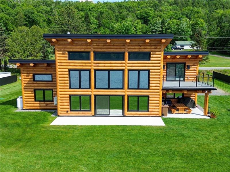 Peaceful Haven on the Banks of the St. Maurice River