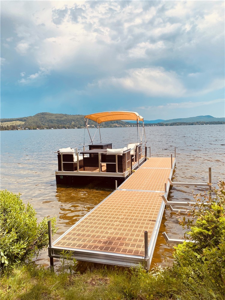 Le chalet ski, motoneige et bord du lac