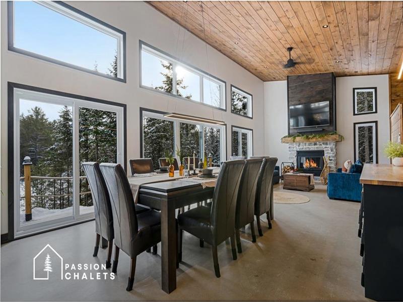 * PASSION CHALETS * | LE CHARLOIS | SPA - SKI - BILLIARDS - LAKEFRONT - FIREPLACES - MODERN - PETS