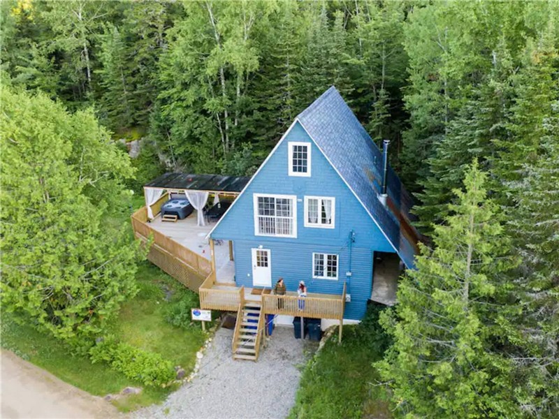 * PASSION CHALETS * | LE BOTANIQUE | SKI - SPA - FIREPLACE - LAKE ACCESS - IDEAL FOR FAMILY - GAMES