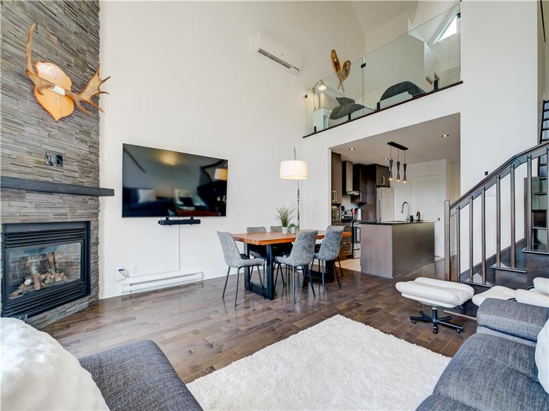 Le Refuge Alpin: Your Ski/Bike-in&out Oasis in Bromont (Bike Rack Inside)