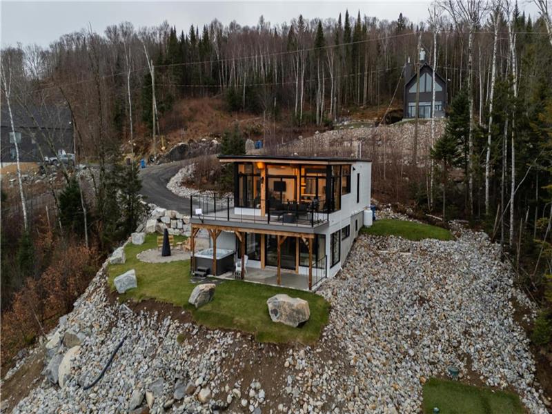 Ski Condo with Spa or Sauna | Mountain | L'Élégant et la Bohème