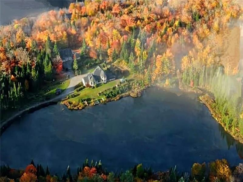 Retraite familiale privée de luxe de quatre chambres avec son propre lac, 4 km de sentiers, 37 acres