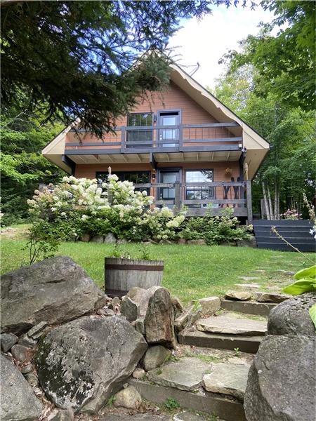 * PASSION CHALETS * | HYGGE HAUS | SKI - FIREPLACE - LAKE - BEACH - KAYAKS - LARGE WINDOWS - BOHO