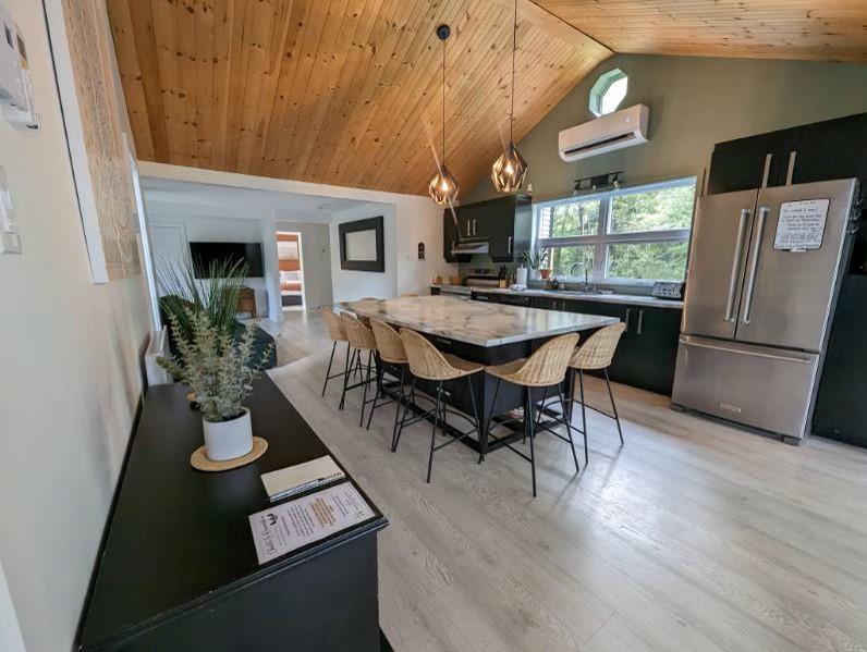 * PASSION CHALETS *| LE RASSEMBLEUR | SPA - GAME TABLES ? FIREPLACE ? GROUP ? ATV & SNOWMOBILE TRAIL