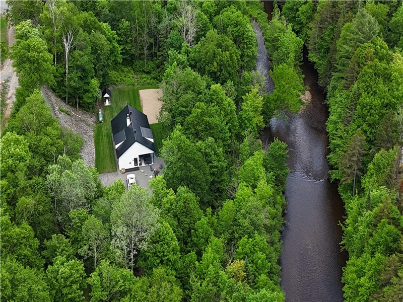 Chalet l'Exode - bord de la rivière & spa