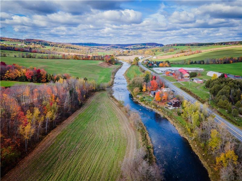 SHACK'O GIGUÈRE - 5 Cottage estate on the banks of the Nicolet river with SPA (Victoriaville)