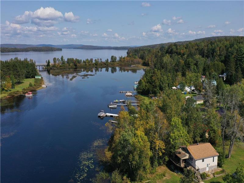 Cozy Lakeside Getaway
