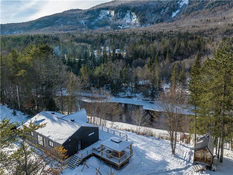 P'tit Plateau|Vallée Bras du Nord|Vue spectaculaire|Sauna|Rivière|Foyer|Recharge EV|Vélo|Kayak|SUP
