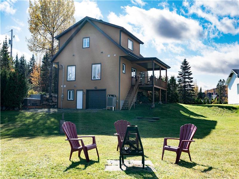 LE NORDLYS WITH HOT TUB - ACCESS TO THE LAKE - PETFRIENDLY