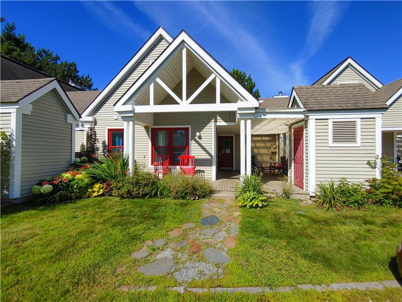 Location court terme! Magnifique propriété aux Jardins des Sables à Orford (Vue sur le Mont Orford)