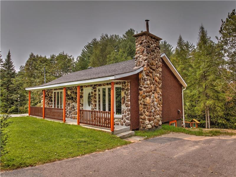 Cozy cottage by the river
