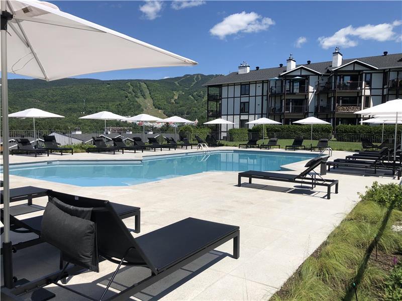 LAKE TREMBLANT PINOTEAU TOWNHOUSE $3600 per month SUMMER 2026