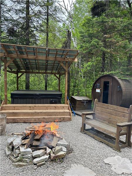 Le Coquelicot lakefront Chalet Spa&Sauna