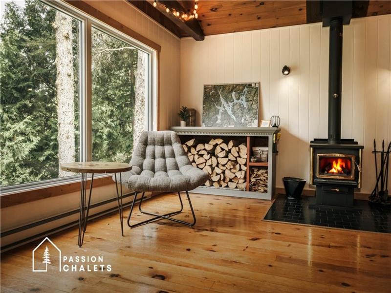 * PASSION CHALETS * | LE PAVILLON NORD | LAKE TAUREAU WATERFRONT - BIG DOCK - WATERCRAFT - FIREPLACE