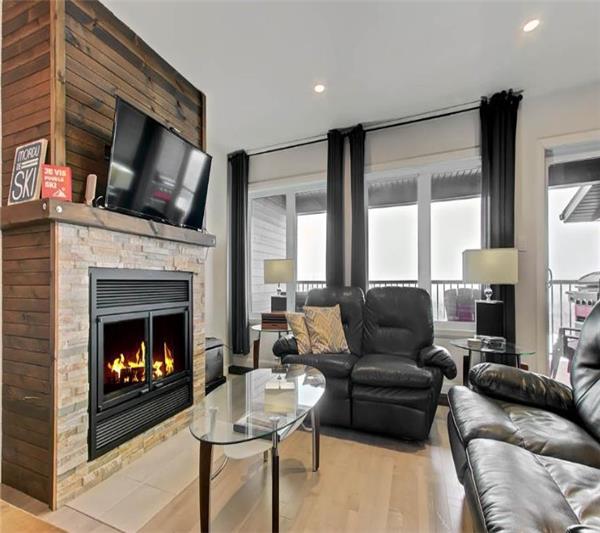 LE SKIEUR CYCLISTE - Maison de ville près du Mont-Sainte-Anne, meublé et tout inclus, 3CH, 2SDB.