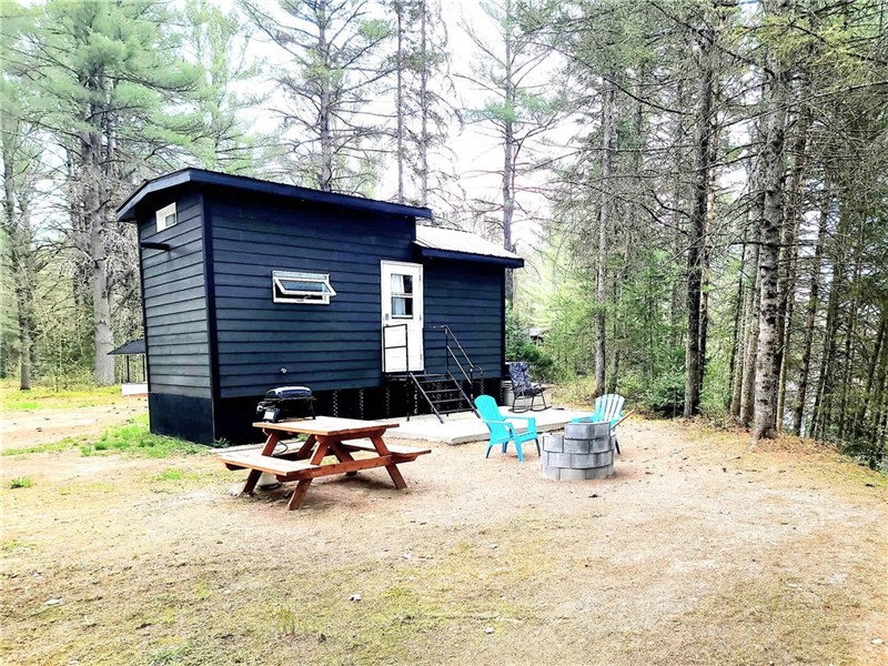 * PASSION CHALETS * | LE YUKON | RIVER ACCESS - PRIVATE BEACH - WATERCRAFTS ($) - SPA - FIRE PIT