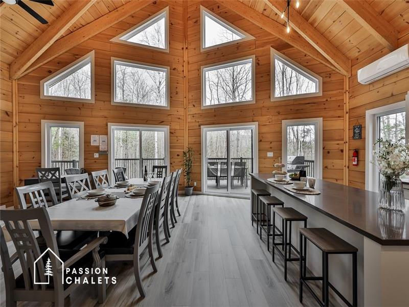 * PASSION CHALETS * | LE BOISÉ | SPA - LAKE ACCESS - WATERCRAFT - BBQ - FIREPLACES - GAME TABLES