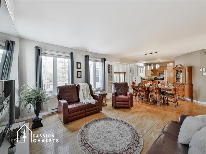 * PASSION CHALETS * | LE BASTIEN | LAKEFRONT - DOCK - WATERCRAFTS - PING-PONG - FIREPLACES - VERANDA