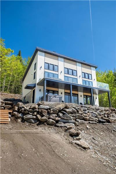 Spa, Mountain, Pool table | Le Haut 132