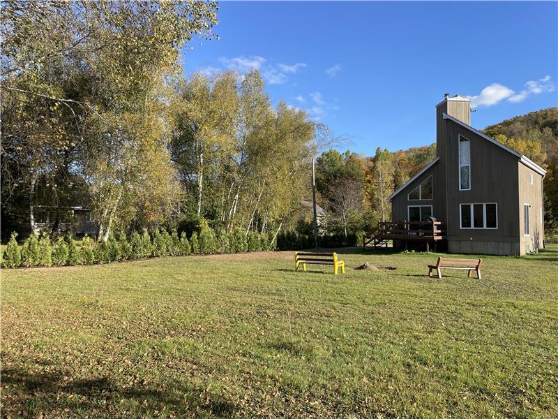 Le chalet au bord de la rivière