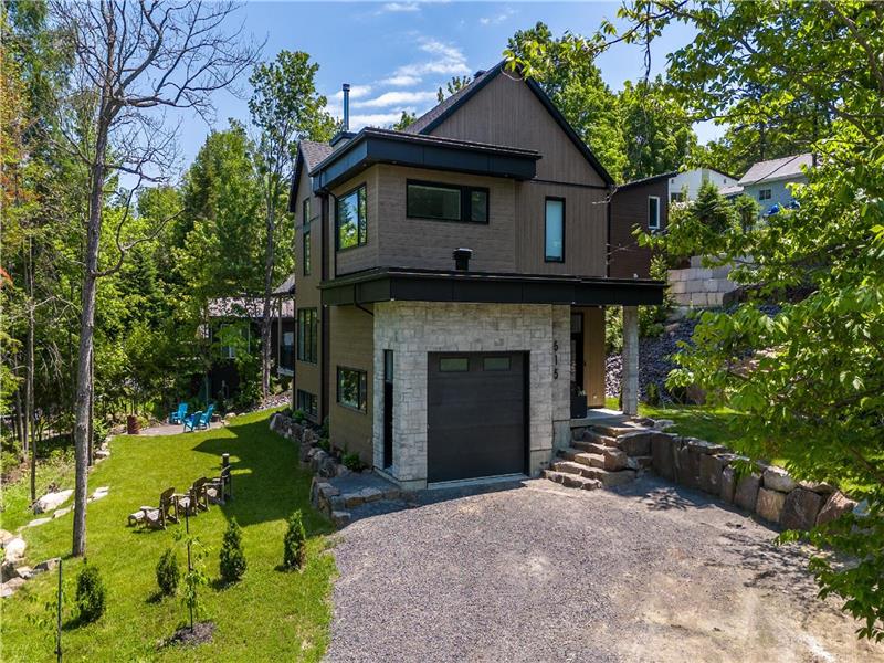 Spa, Pool table, Lake access | Le 515 Beaulac