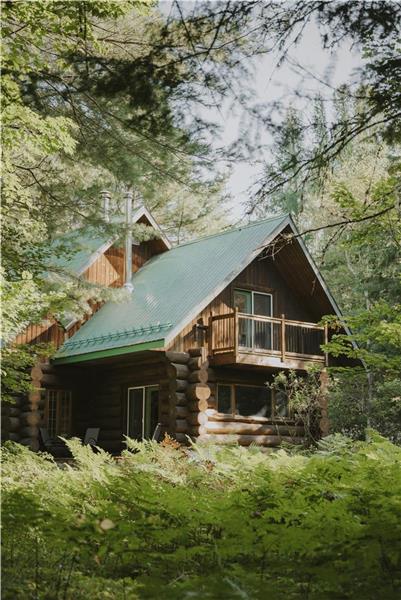 * PASSION CHALETS * | LOG&LOV | SPA - BBQ - PRIVATE RIVER ACCESS - SKI - MASONRY FIREPLACE - FIREPIT