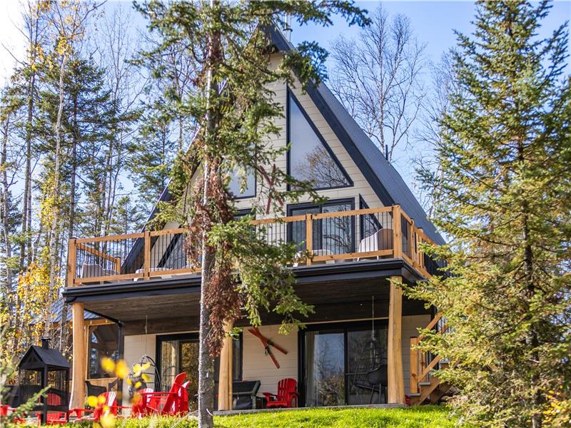 Splendid A-FRAME on the Mekinac River * Breathtaking Views & Tranquility & SPA