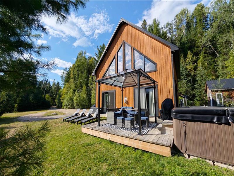 RIVER LODGE CHALET - SPA | BORD RIVIERE | AC | SKI VAL ST-CÓME | ANIMAUX