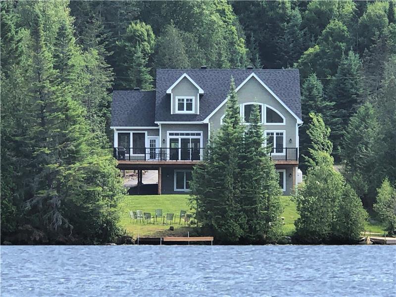 Chalet au Bord du Lac – 5 Chambres, Vue sur la Montagne, Spa – 14 Personnes - CP