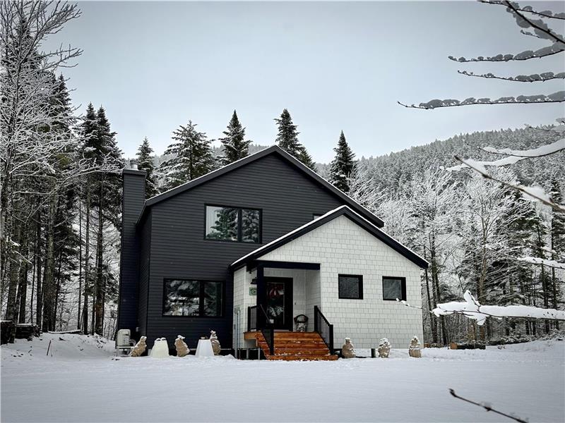 Chalet Le St-Ray - Spa & sauna privés, grand confort en nature à côté de VBN!