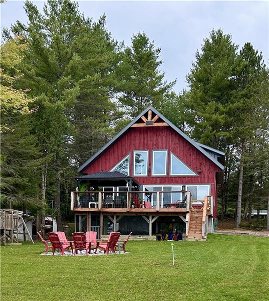 Votre escapade parfaite: chalet familial au bord du lac, entouré par la nature