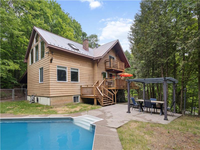 Modern cottage + private inground pool