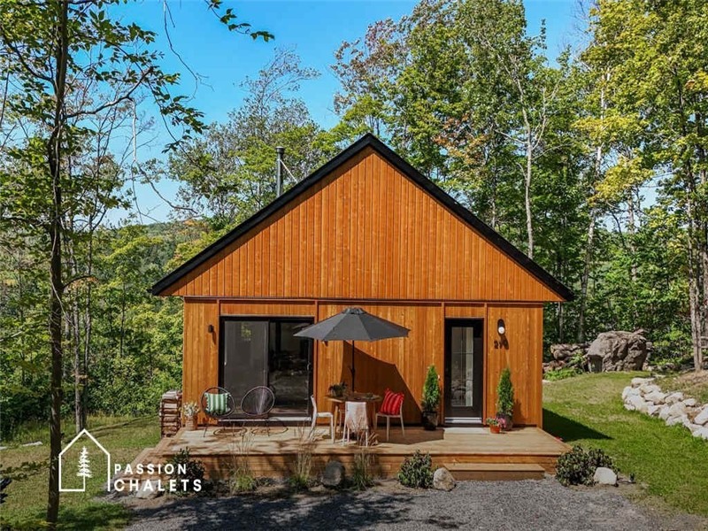 * PASSION CHALETS * | LE SOMMET | ACCÈS LAC - EMBARCATIONS - TABLES DE JEUX - BBQ - FOYERS