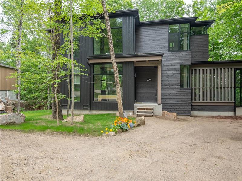 NEW! Lagom Trad | 5 Bedrooms |Spa | Tremblant Living