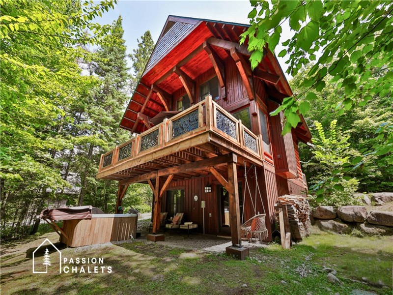 *PASSION CHALETS* | LE WAPITI | LOG CABIN - BEACH & POOL ACCESS - SPA - FIREPLACES - FOOSBALLL - BBQ
