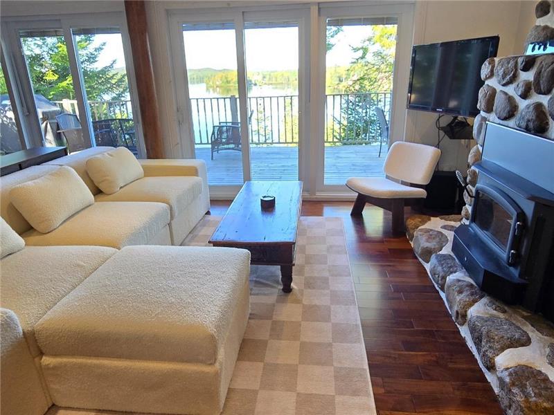 Charmant chalet au bord du lac avec spa – 6 personnes