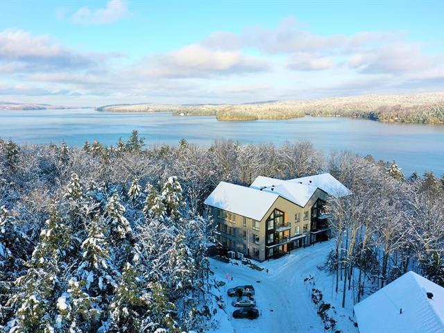 Condo ski-in ski-out on Lake Memphremagog