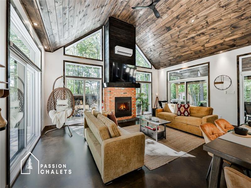 *PASSION CHALETS* | LE CHARLOIS 2 | SPA - BARREL SAUNA - LAKE - WATERCRAFTS - SKI - FIREPLACES - BBQ