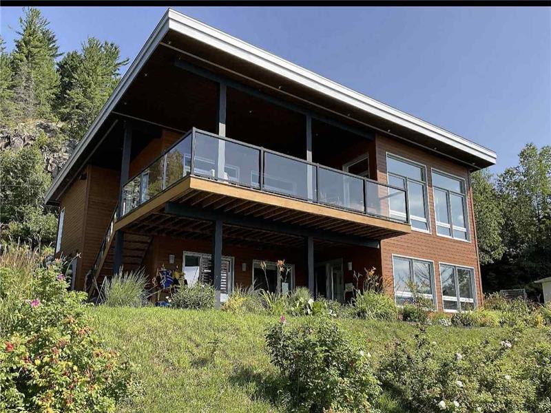 RÉSIDENCE TOURISTIQUE L'ANSE DE TABATIÈRE #1 sur le bord de l'eau (Fjord)