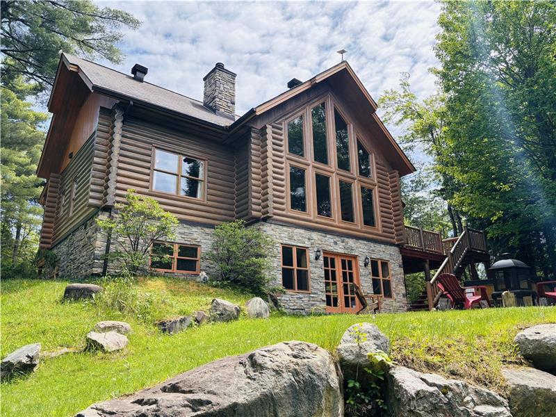 Chal'Heureux – Real log cabin with private spa, pools, games and pet-friendly at Fiddler Lake Resort