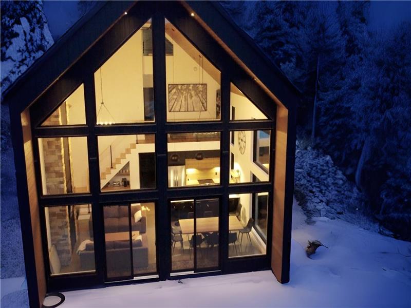 * PASSION CHALETS * | ALLÉGRESSE | LAKEFRONT - PRIVATE DOCK - BOATS - FIREPLACES - SPA - BBQ