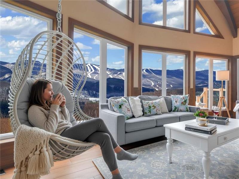 Exceptional view of Mont-Tremblant, SPA, SAUNA, BILLIARDS – At the Summit of Dreams
