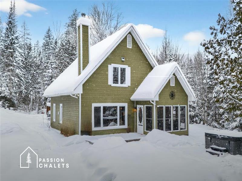 *PASSION CHALETS* | LE REPAIRE DES SAISONS | LAKEFRONT - WATERCRAFTS - SKI - SPA - BBQ - FIREPLACES