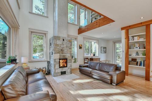 LEED HOUSE WITH MASONRY FIREPLACE& ACCESS TO GOLDEN LAKE TO RENT BETWEEN JANUARY AND AUGUST 2026