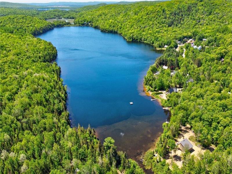 Chalet familial GabAdèle | Motoneige, lac, nature, montagne, sentiers pédestres + billard